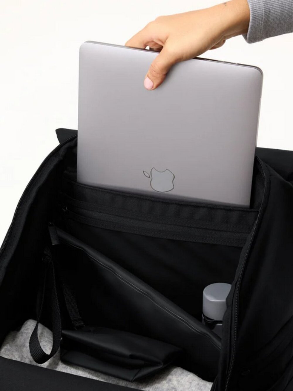 The Ultimate Diaper Backpack in Black - NWT still in original packaging - Picture 6 of 8